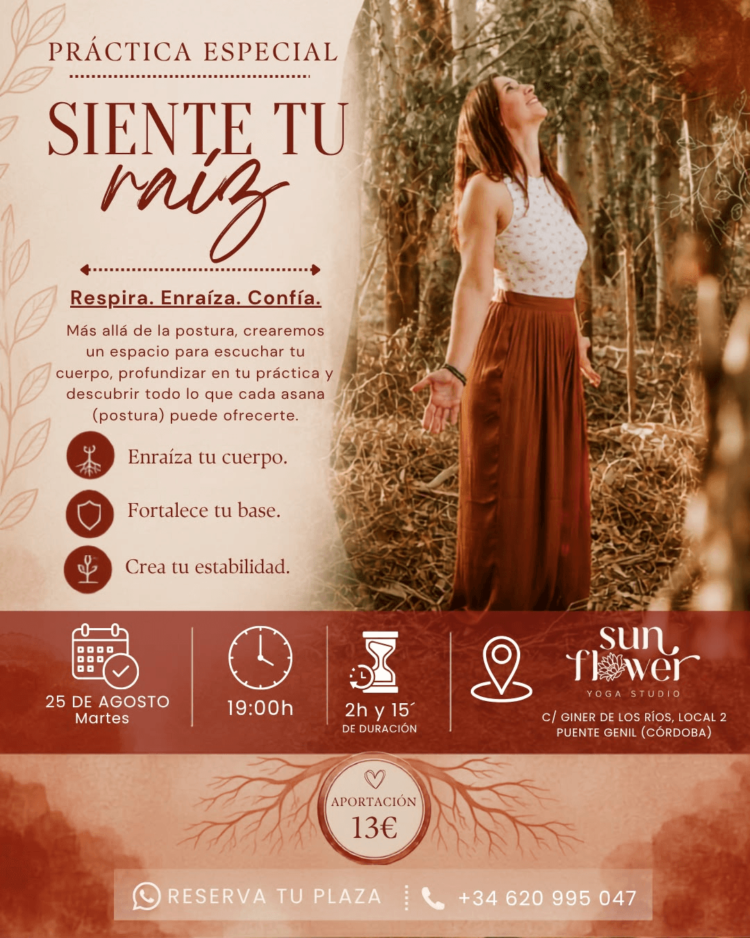 Silvia Navas en postura de apertura en el bosque para el taller Siente Tu Raíz
